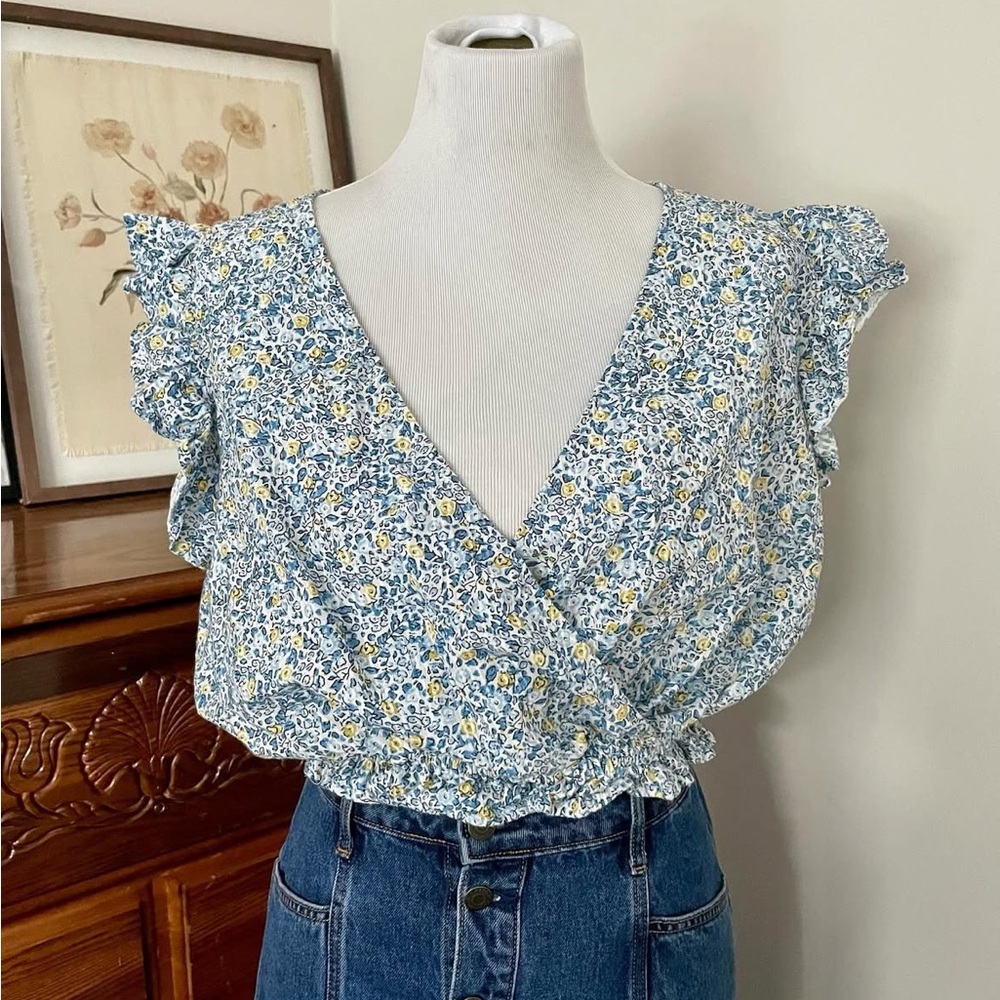 Universal Thread Blue Floral Ruffle Blouse